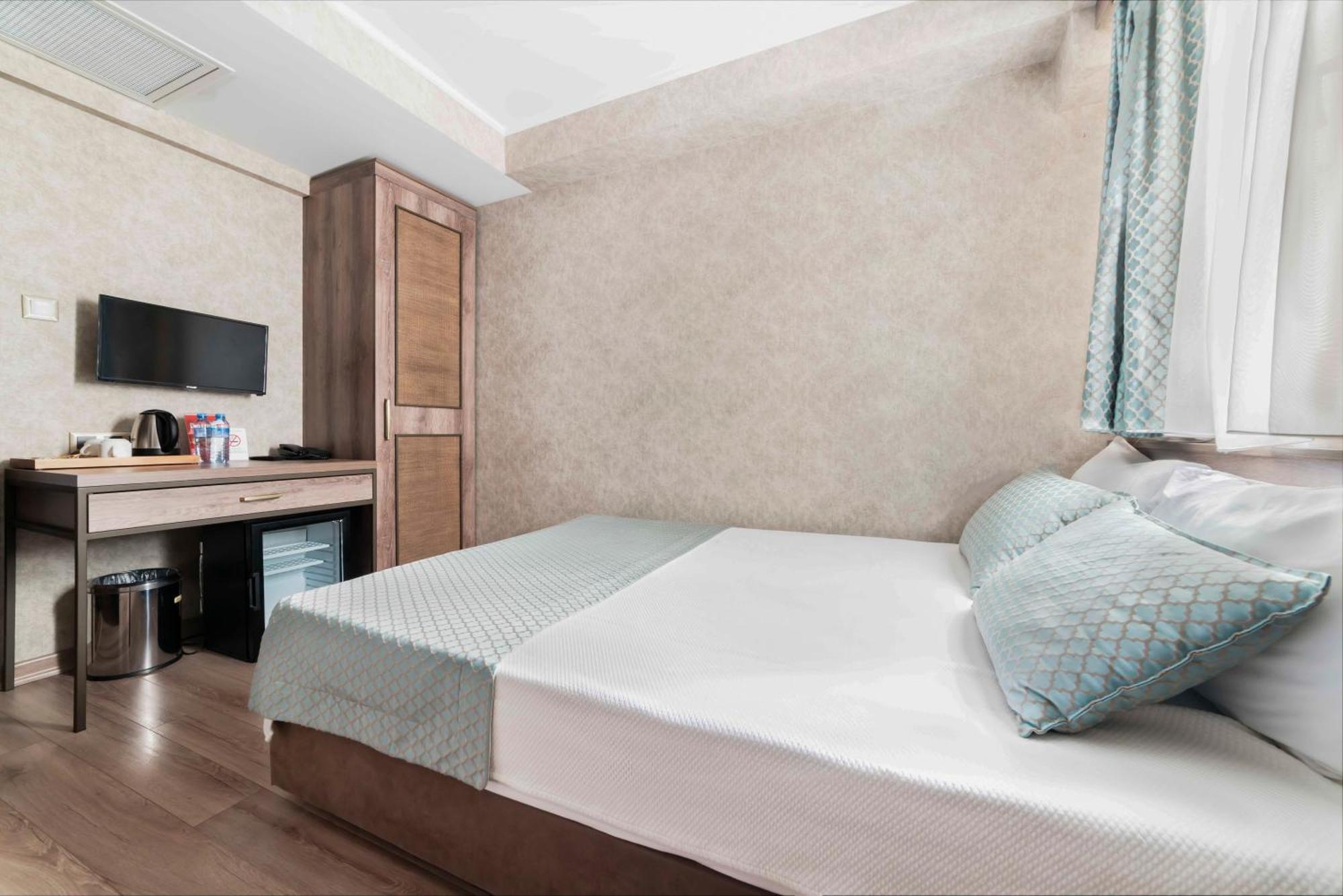 Castle Franco Suites Istanbul Exterior photo