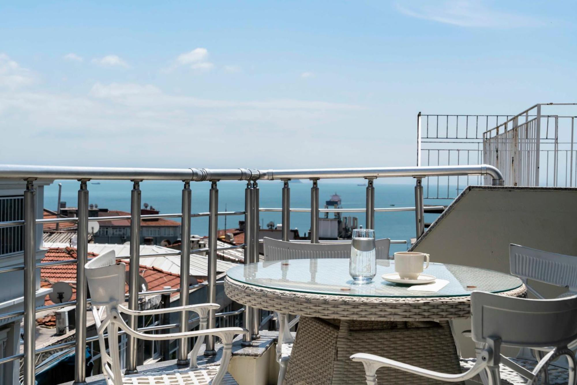 Castle Franco Suites Istanbul Exterior photo