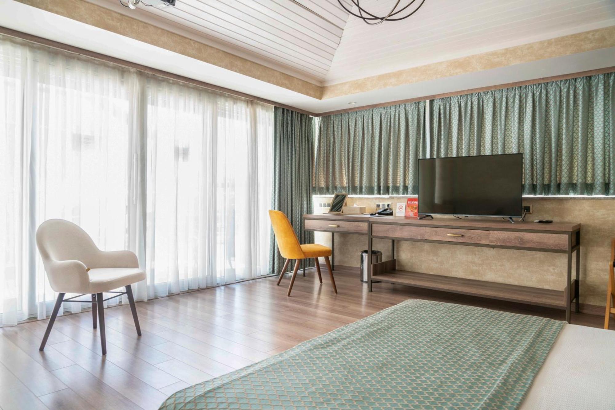 Castle Franco Suites Istanbul Exterior photo