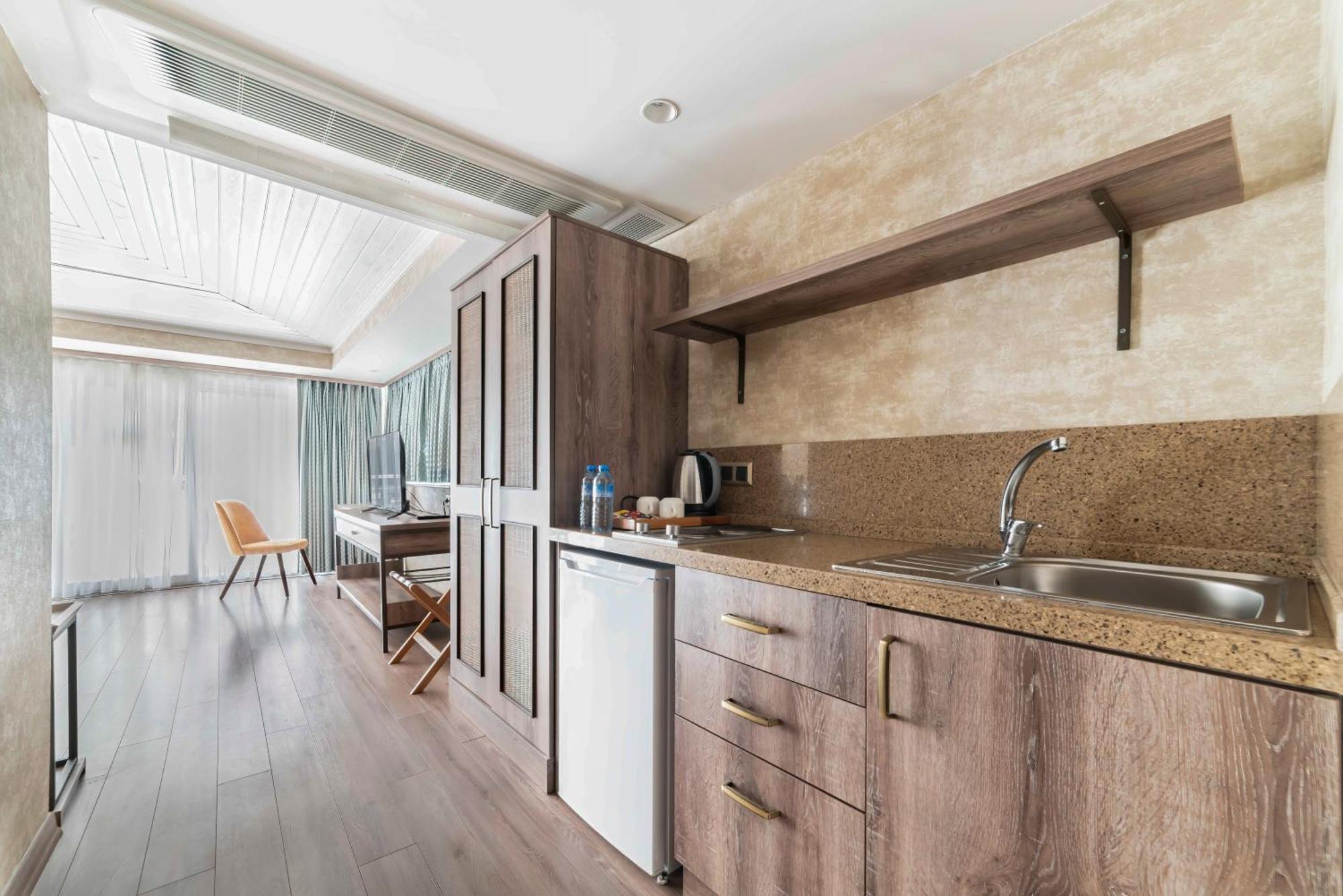 Castle Franco Suites Istanbul Exterior photo