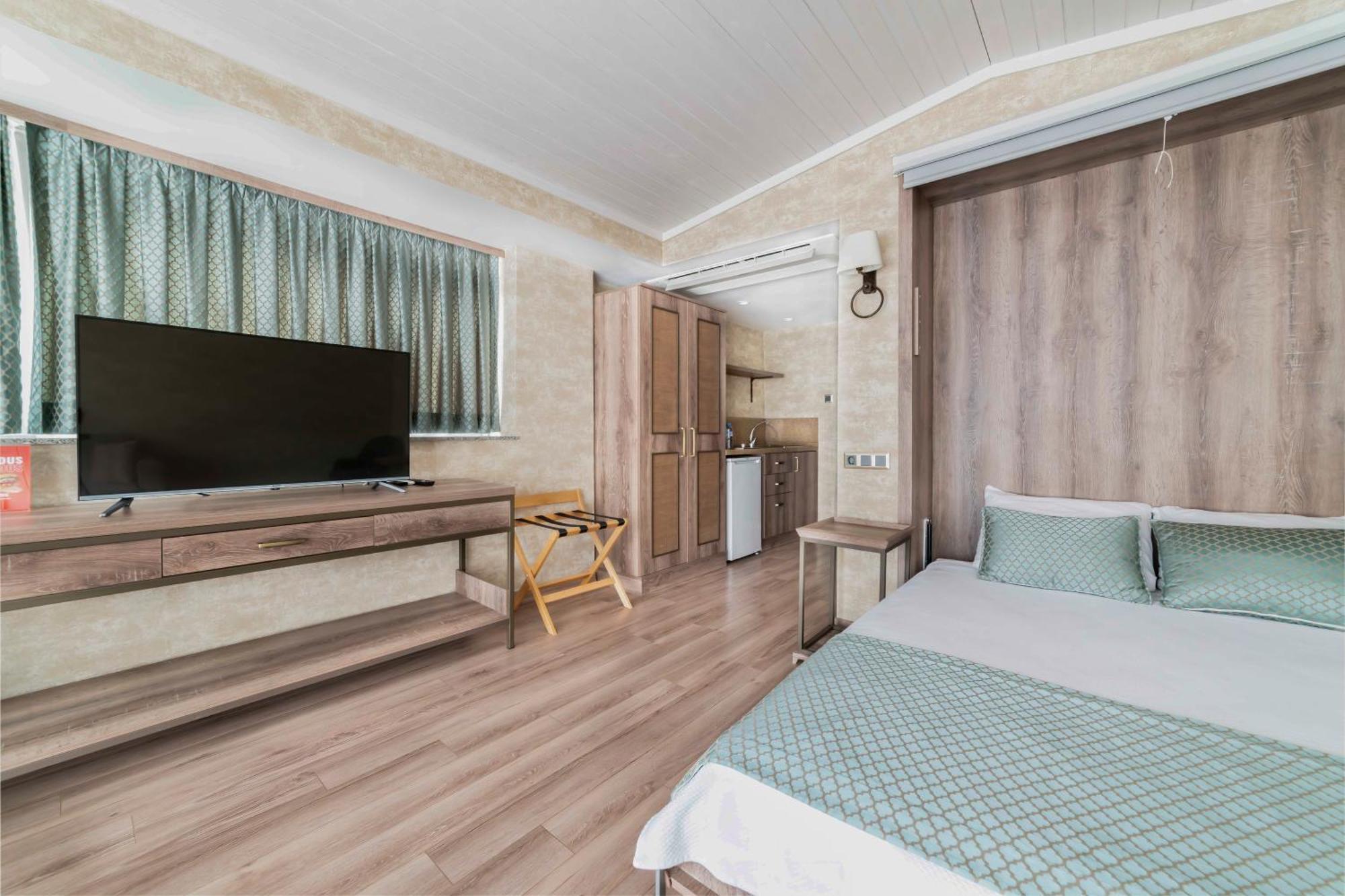 Castle Franco Suites Istanbul Exterior photo