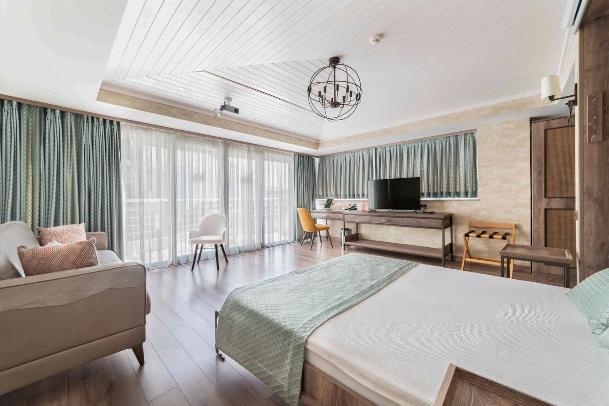 Castle Franco Suites Istanbul Exterior photo