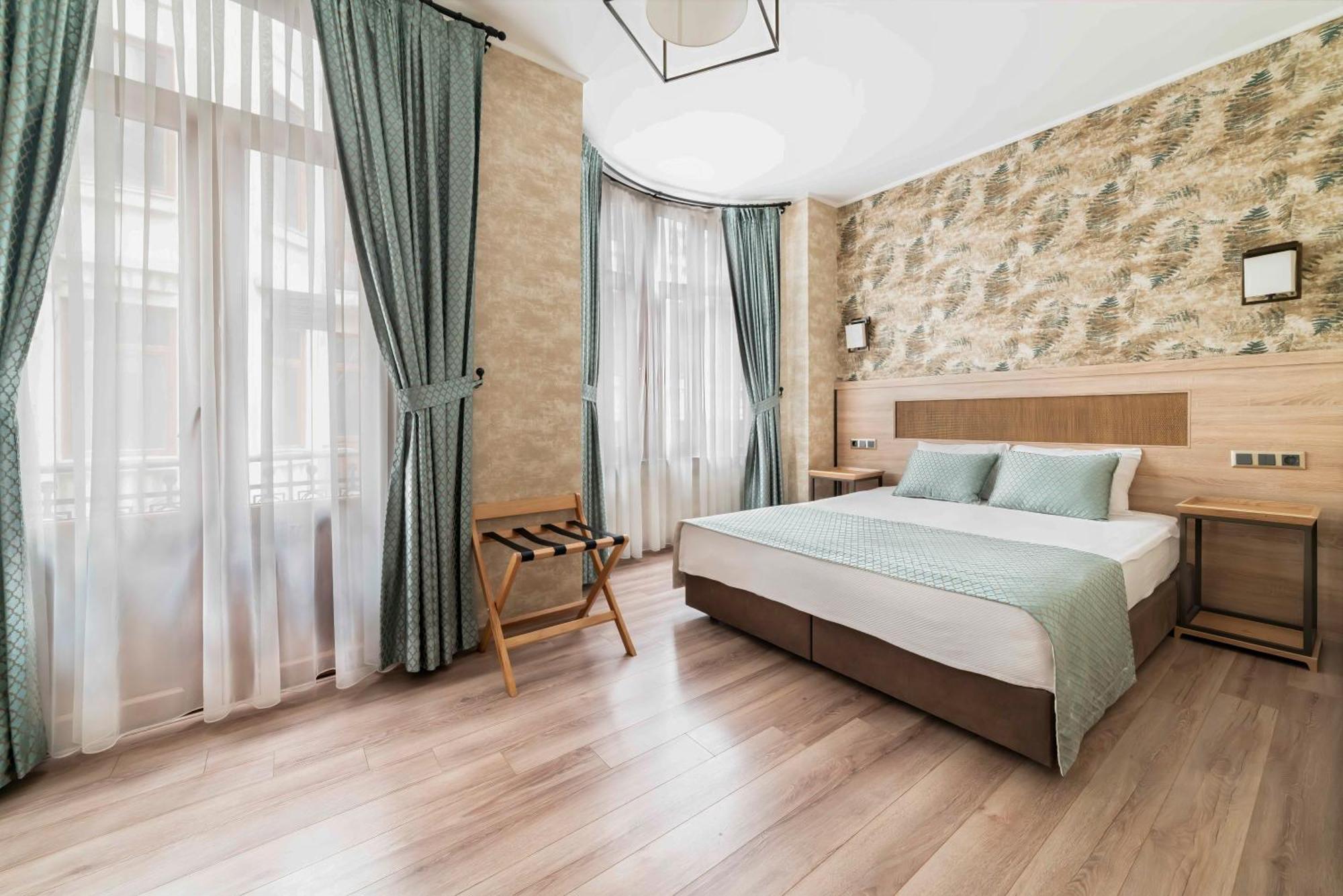 Castle Franco Suites Istanbul Exterior photo