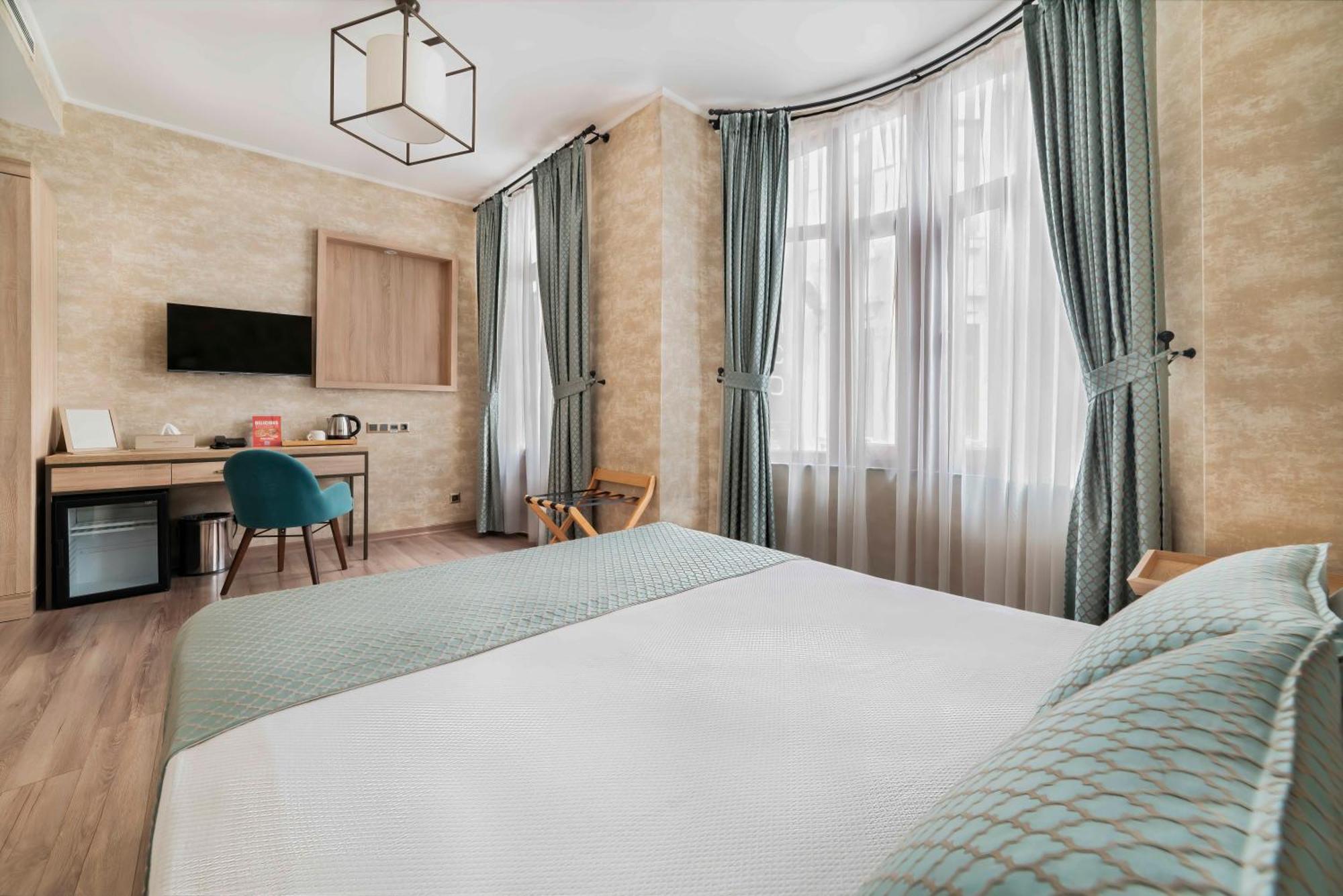 Castle Franco Suites Istanbul Exterior photo