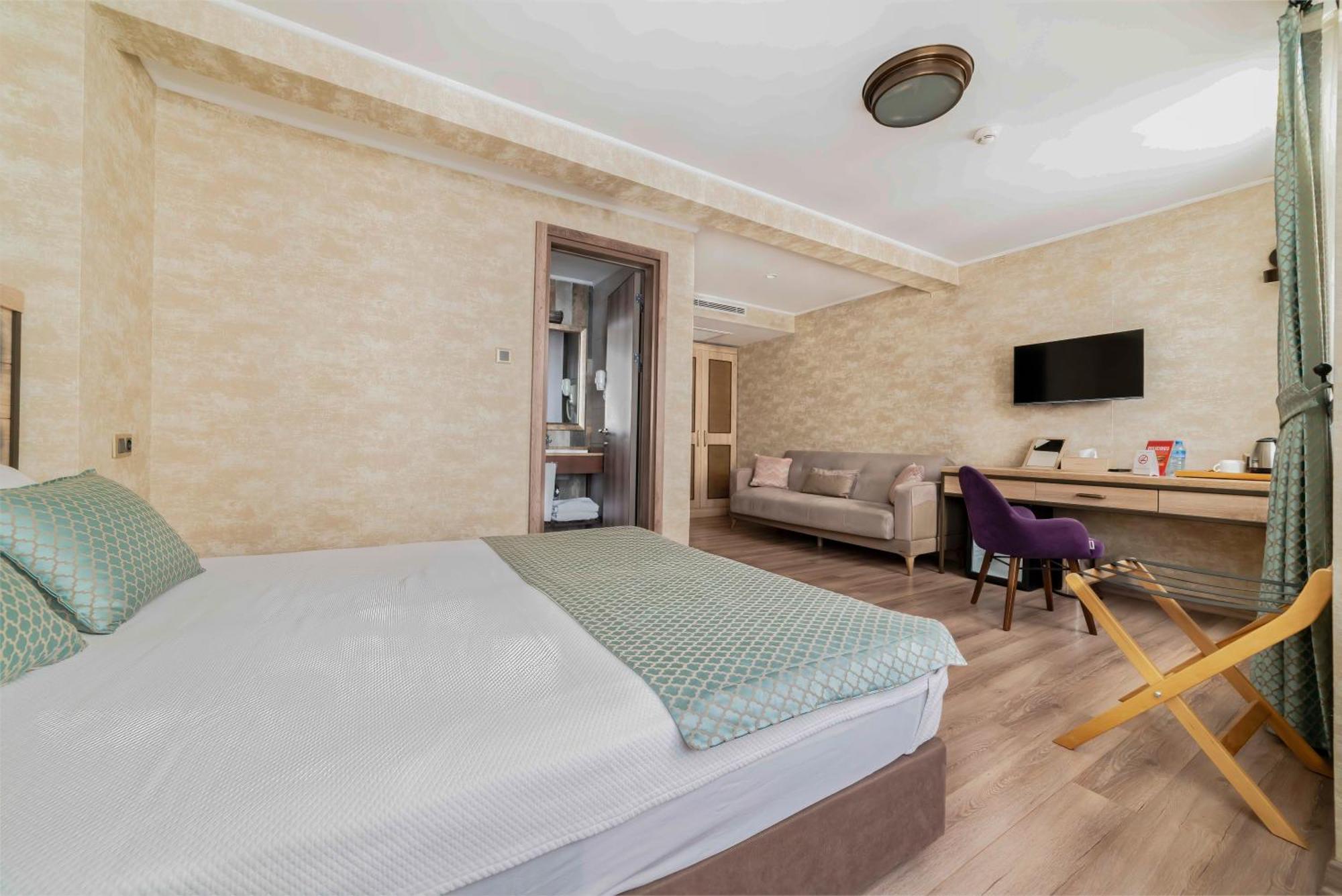 Castle Franco Suites Istanbul Exterior photo