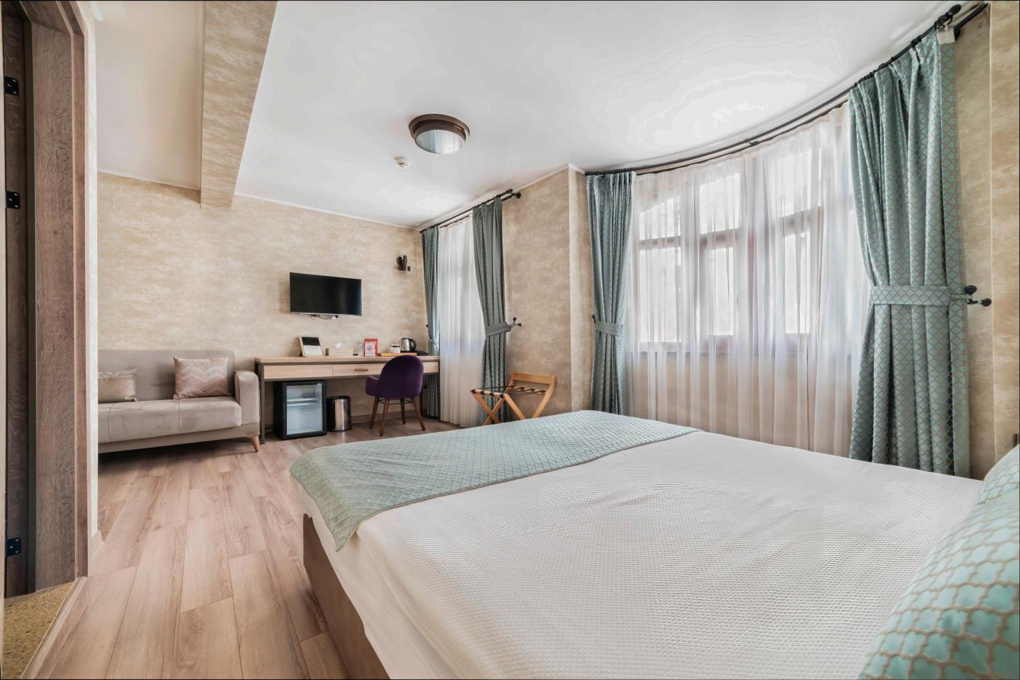 Castle Franco Suites Istanbul Exterior photo